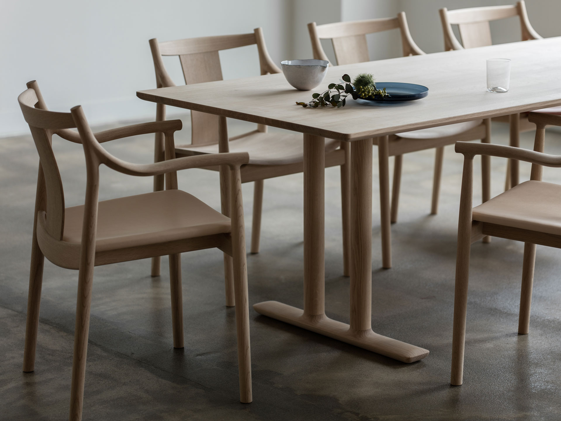 NISSIN FURNITURE メインビジュアル